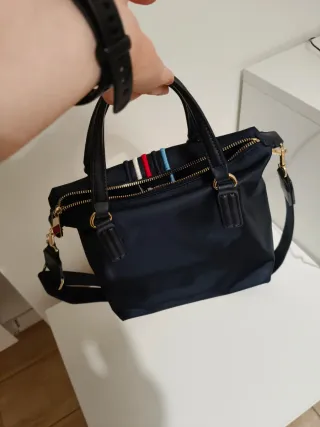 Borsa Tommy Hilfiger blu con strisce