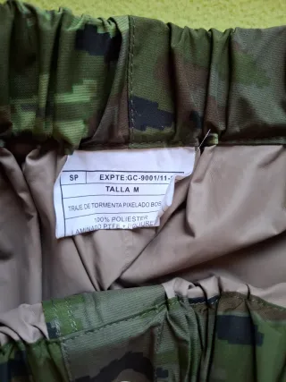 Traje de tormenta militar camuflaje