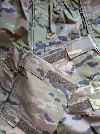 Traje de tormenta militar camuflaje