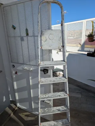 Escalera plegable de metal