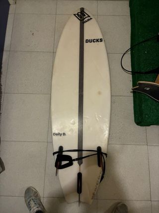 Tabla de surf DUCKS con quillas y funda