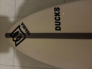 Tabla de surf DUCKS con quillas y funda