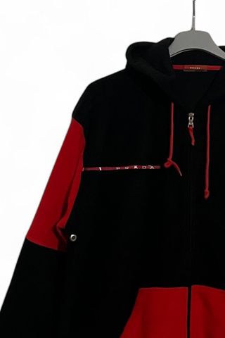 Forro polar Prada con capucha negro y rojo T XL
