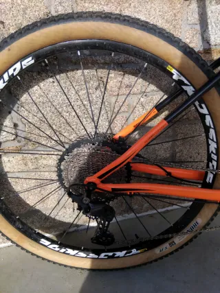 Bicicleta MTB Trek Naranja