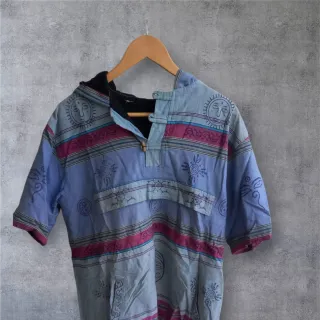 Camisola colorida cinza e roxa