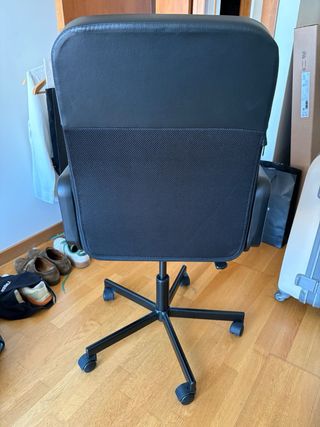 Silla de oficina negra