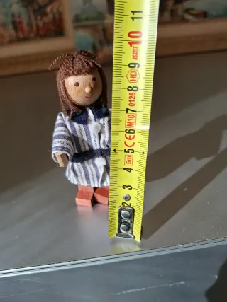 Figura muñeco colegial madera