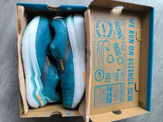 Brooks Ghost Max 2 - Como nuevas, con caja