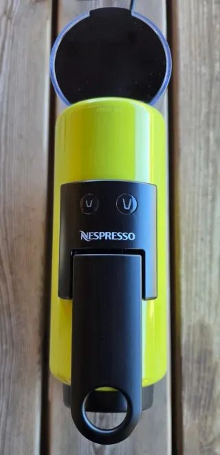 Cafetera Nespresso Essenza Mini Lima
