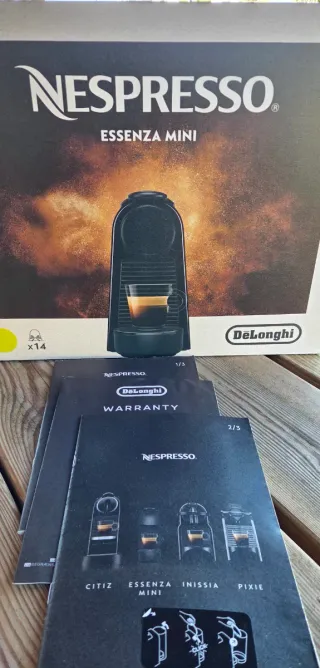 Cafetera Nespresso Essenza Mini Lima