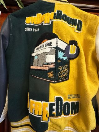 Chaqueta Zara Talla M Verde y Amarilla