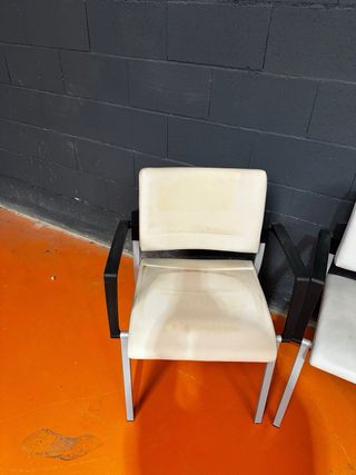 Sillas de oficina beige y marrón(Apilables)