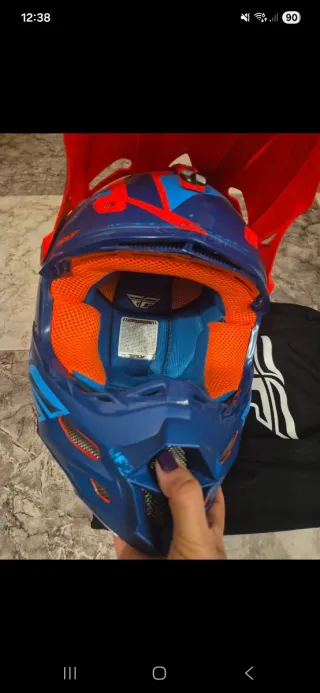 Casco Motocross Azul y Naranja fosforito.