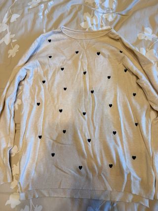 Jersey de punto beige con corazones