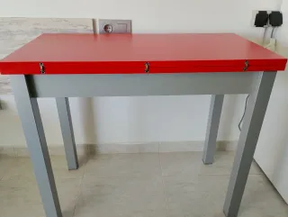Mesa Comedor extensible Roja y plateado