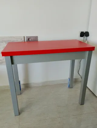 Mesa Comedor extensible Roja y plateado