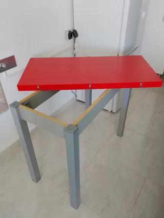 Mesa Comedor extensible Roja y plateado