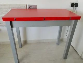 Mesa Comedor extensible Roja y plateado