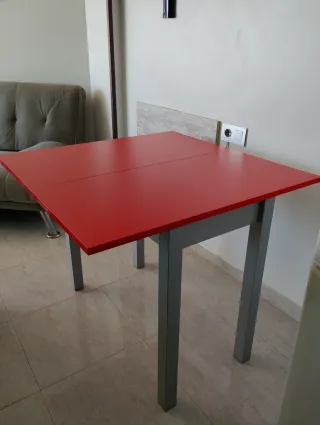 Mesa Comedor extensible Roja y plateado
