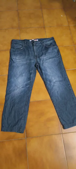 vendo urgentemente 5 jeans taglie 54-56