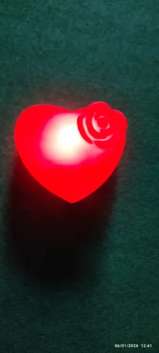 Scatola regalo cuore con 8 cuoricini