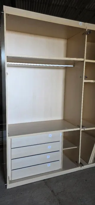 Armario esquinero blanco y azul