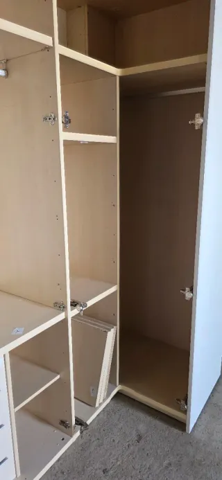 Armario esquinero blanco y azul