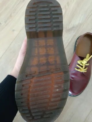 Dr Martens. Zapatos granate