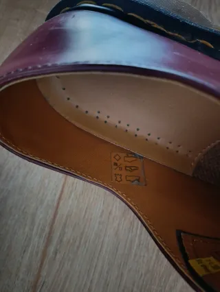 Dr Martens. Zapatos granate