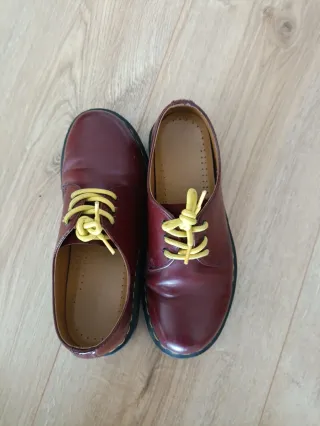 Dr Martens. Zapatos granate