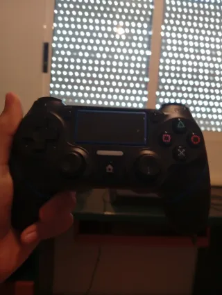 PS4 (PlayStation 4) Negra con Mando