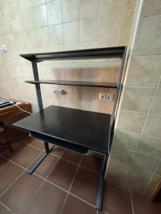 Mesa escritorio con baldas