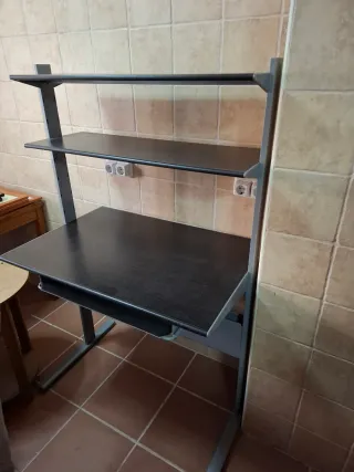 Mesa escritorio con baldas
