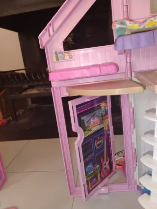 Casa Barbie con muñecos y complementos