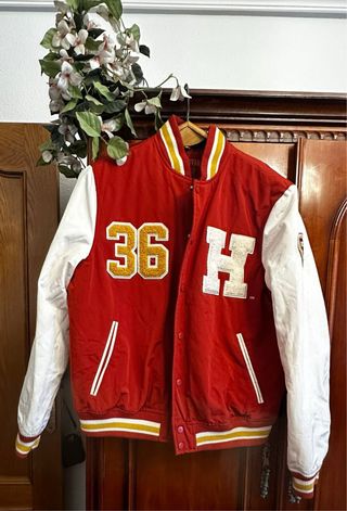 Chaqueta Bomber Pull&Bear Roja y Blanca