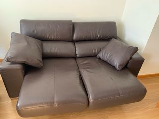 Sofá de piel marrón chocolate