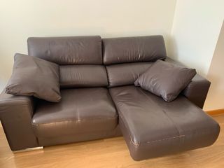 Sofá de piel marrón chocolate