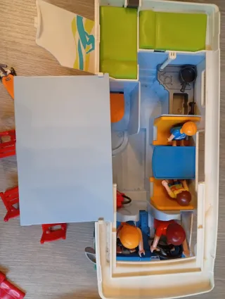 Playmobil Caravana con figuras y accesorios