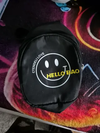 Riñonera negra con smiley