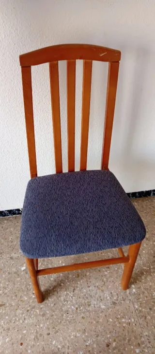 Silla de comedor madera y tela azul