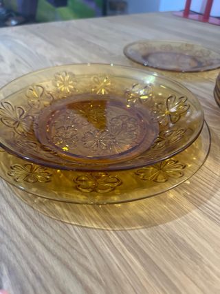 Vajilla vintage dorado con flores