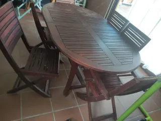 Conjunto mesa y sillas