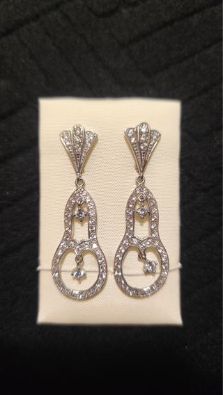 Pendientes largos plateados con circonitas