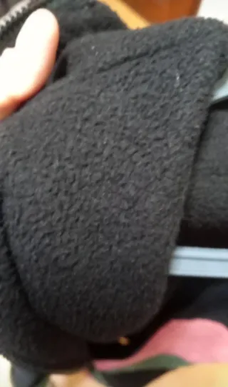 Casaco quente com capuz. Condiz a um tamanho M/L