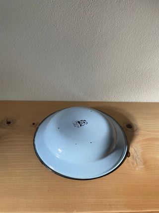 Ciotola vintage in metallo smaltato bianca