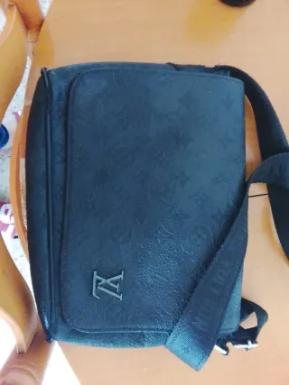 Bandolera Louis Vuitton Negra