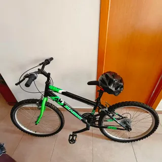 Bicicleta BMX Negra y Verde