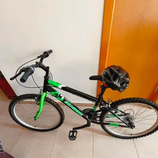 Bicicleta BMX Negra y Verde