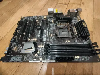 Placa Base ASRock Z77 Extreme4