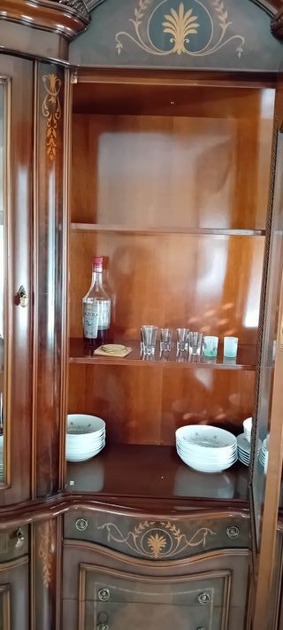 Vitrina Clásica Marquetería Madera y Cristal
